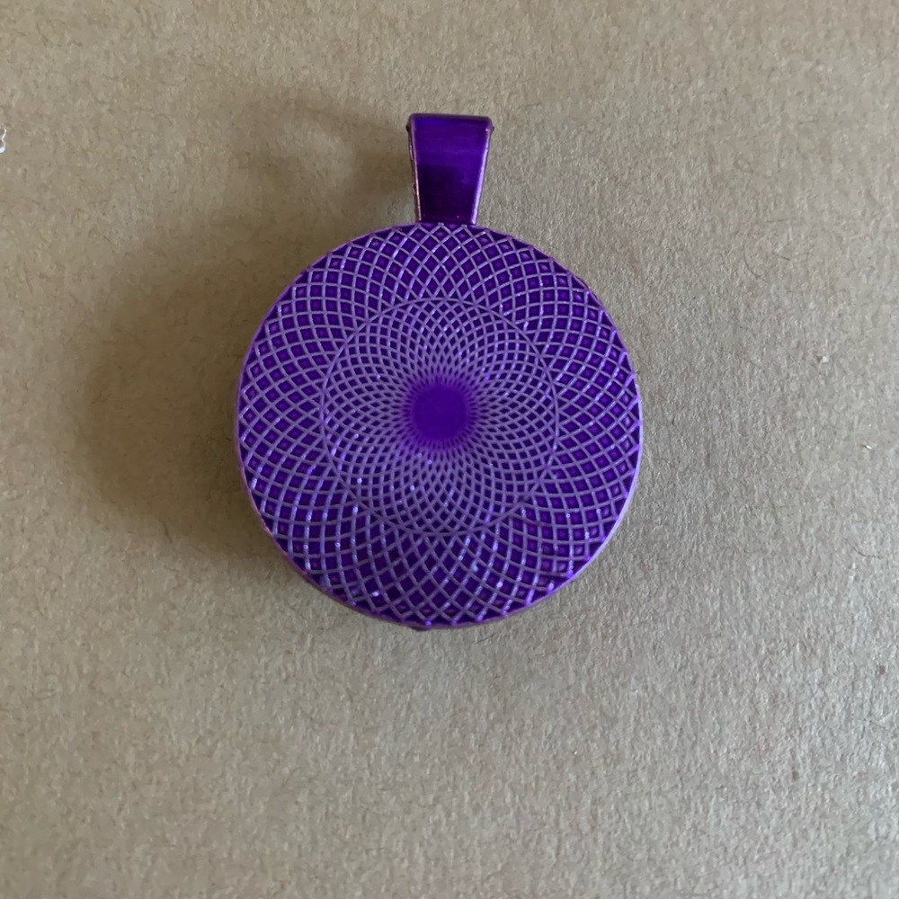 🦚 Peacock Purple Cabochon Pendant Necklace - Picture 4 of 4